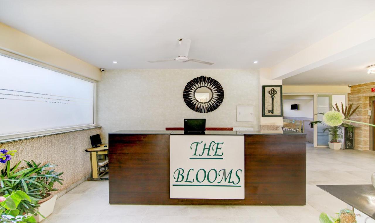 Treebo Trend Blooms Premium Ξενοδοχείο Γκουργκάον Εξωτερικό φωτογραφία